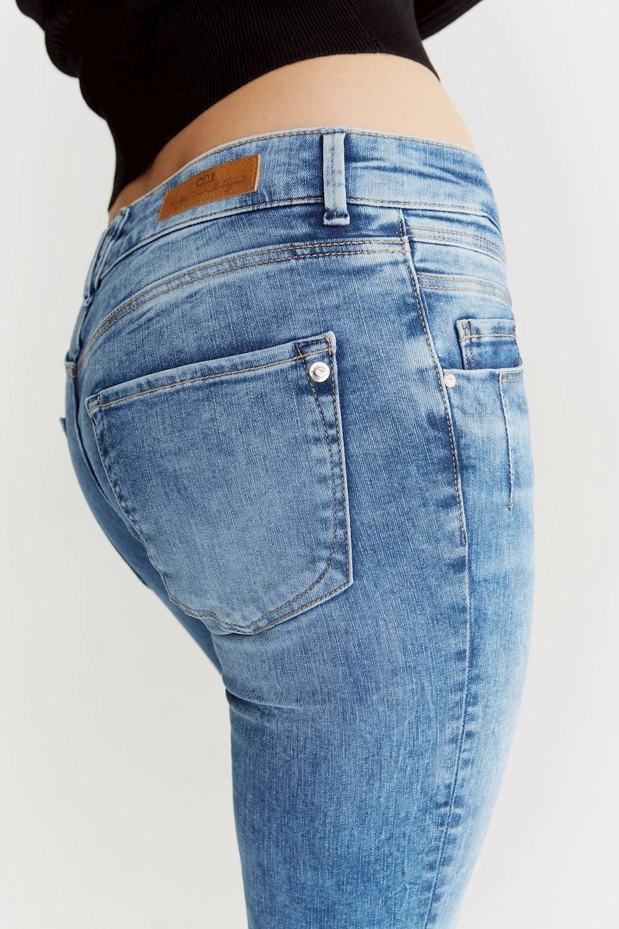 Allissa - Low Waist Skinny Cropped Jeans - Medium Blue
