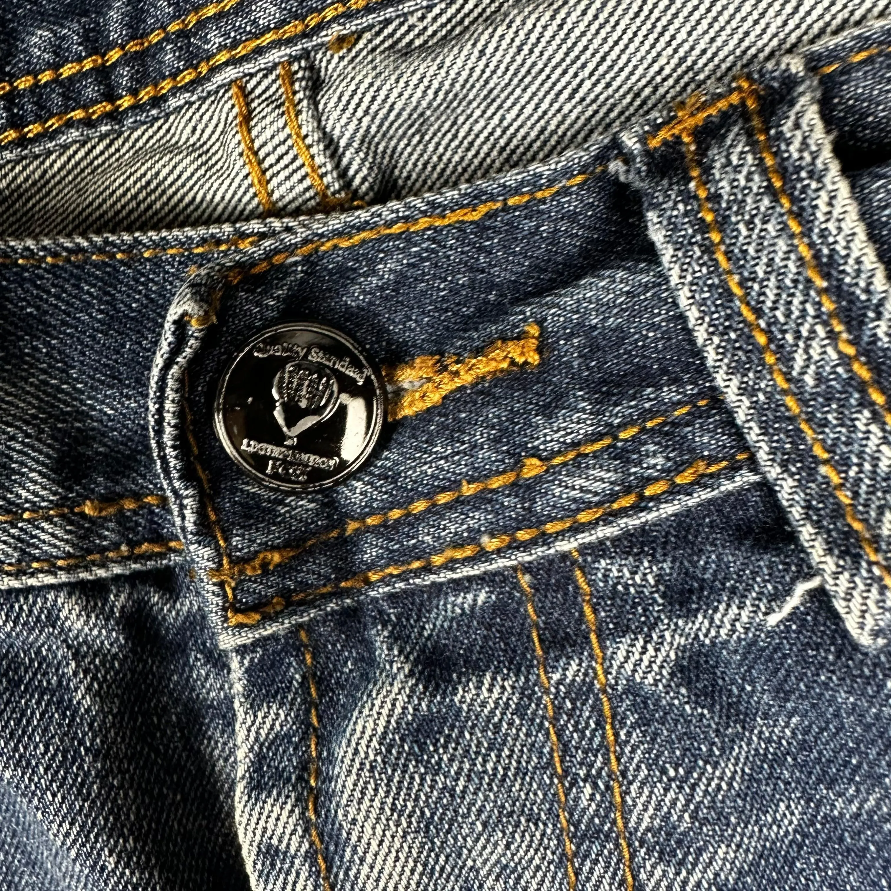 Quality Standard Mens Distressed Finish Jeans  -Size 32