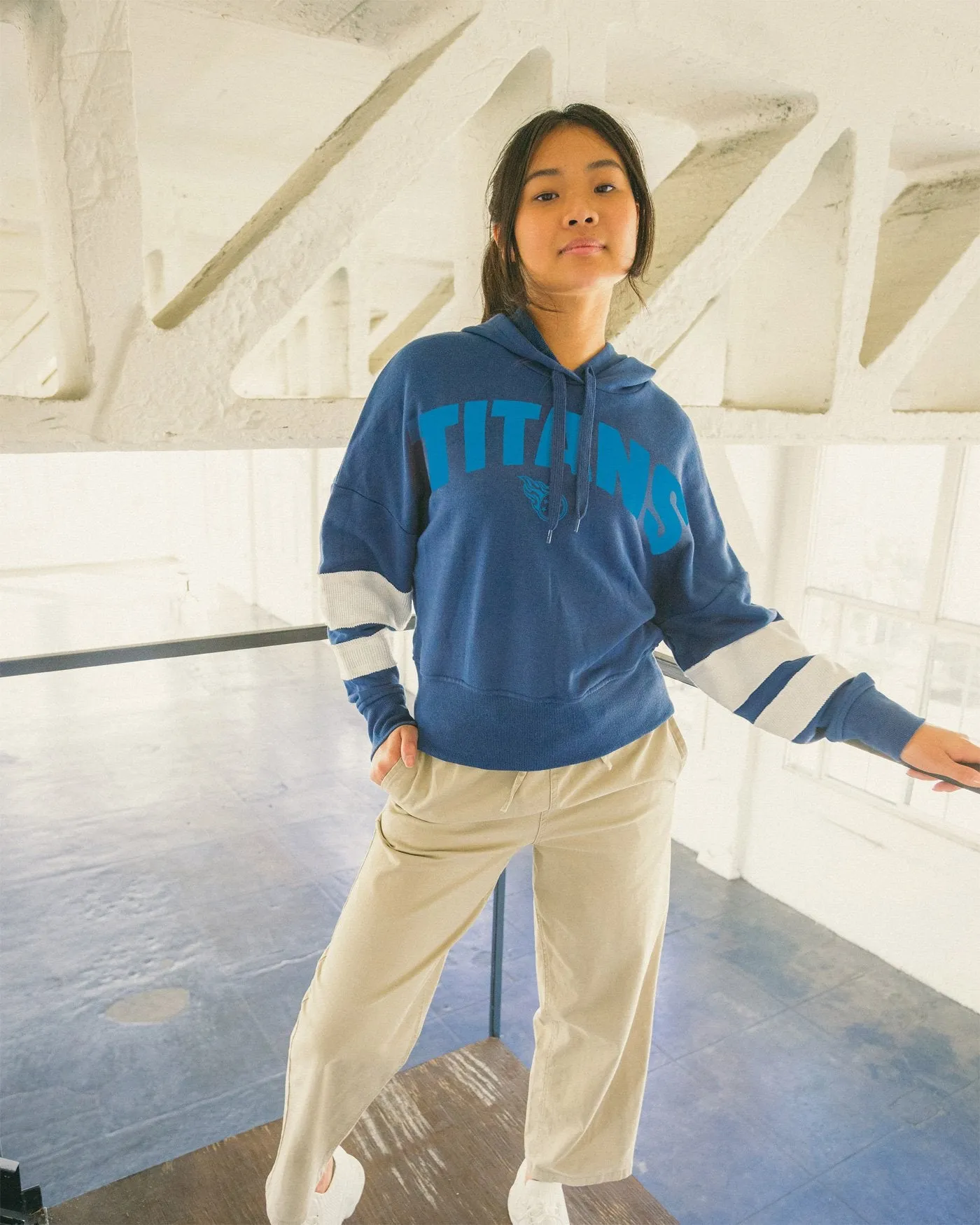 WOMENS TITANS SIDELINE STRIPED FLEECE